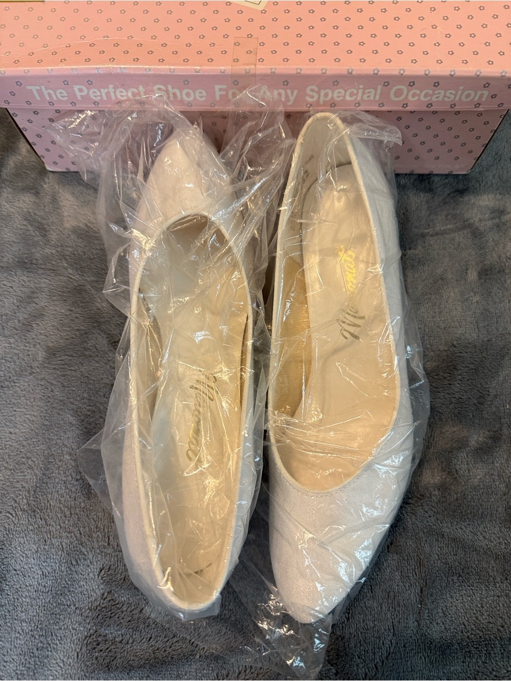 Marionat Women's White Ivory Pointed-Toe Satin Sheen Pump Size 8.5M Dyeable. - Picture 4 of 14